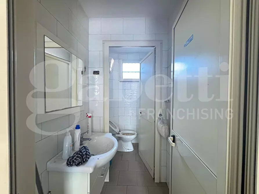 Immagine 8 di Negozio in affitto  in Via antonio sogliano a Napoli