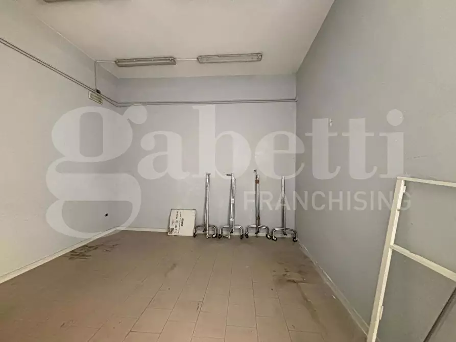 Immagine 4 di Negozio in affitto  in Via antonio sogliano a Napoli