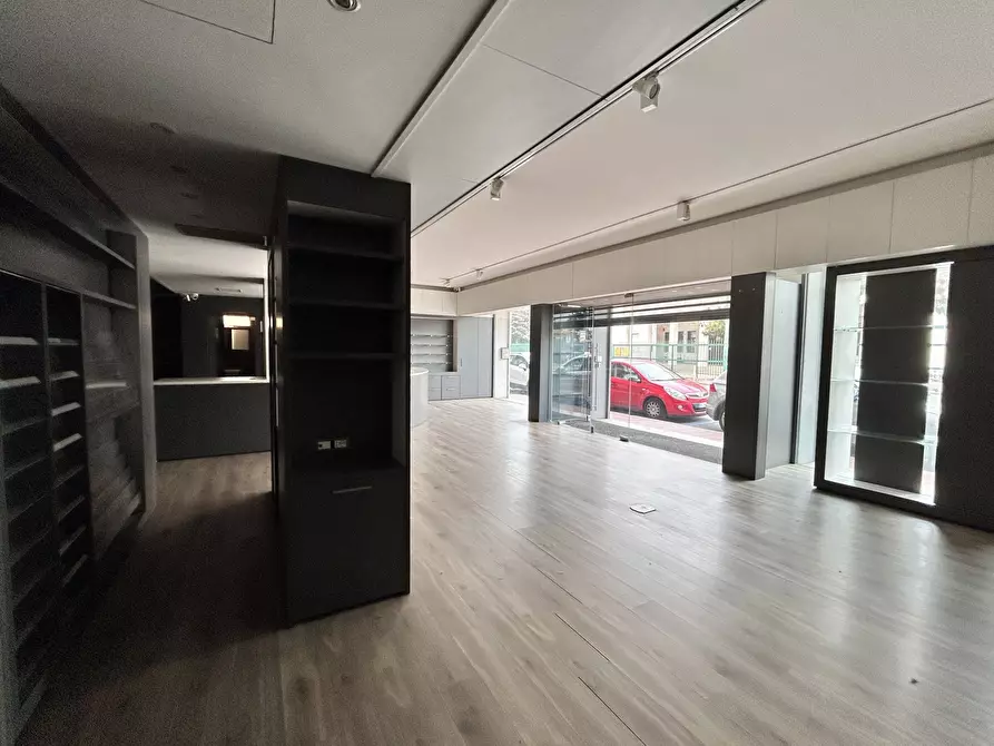 Immagine 8 di Negozio in affitto  in Via Caneve, . a Venezia