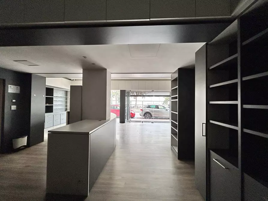 Immagine 7 di Negozio in affitto  in Via Caneve, . a Venezia