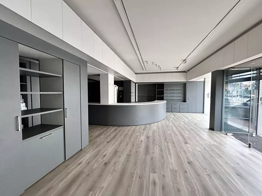 Immagine 2 di Negozio in affitto  in Via Caneve, . a Venezia