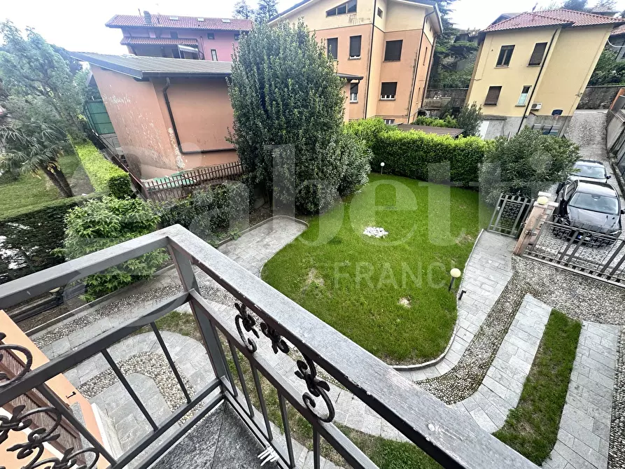 Immagine 25 di Villa in vendita  in Via Roma, snc a Eupilio