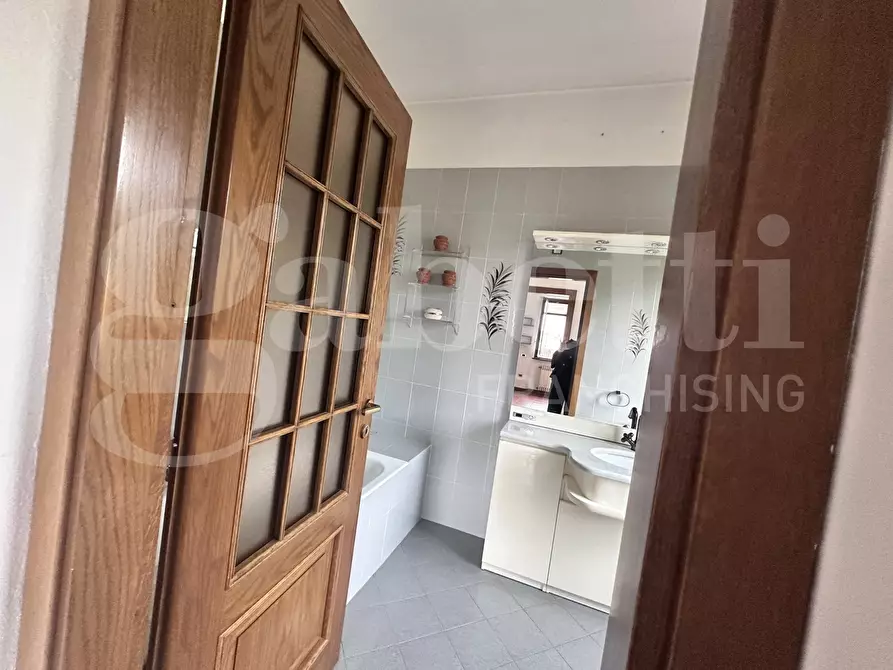 Immagine 33 di Villa in vendita  in Via Roma, snc a Eupilio
