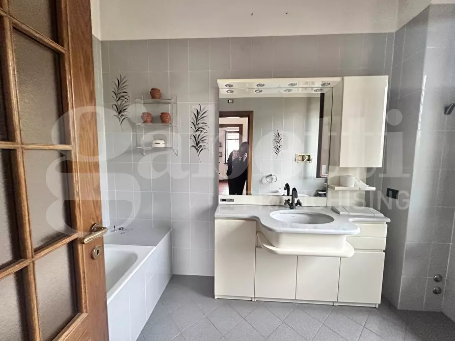 Immagine 32 di Villa in vendita  in Via Roma, snc a Eupilio