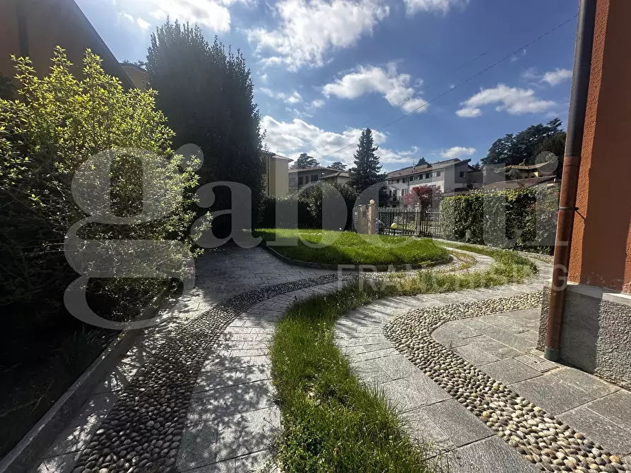 Immagine 5 di Villa in vendita  in Via Roma, snc a Eupilio