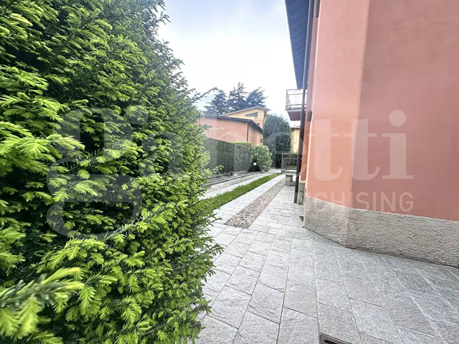 Immagine 39 di Villa in vendita  in Via Roma, snc a Eupilio