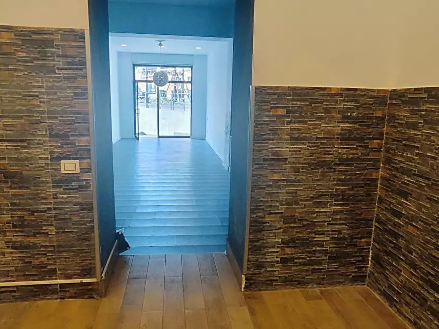 Immagine 4 di Negozio in affitto  in Via brin, 117 a Napoli