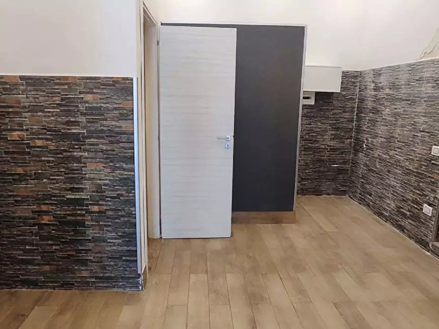 Immagine 6 di Negozio in affitto  in Via brin, 117 a Napoli