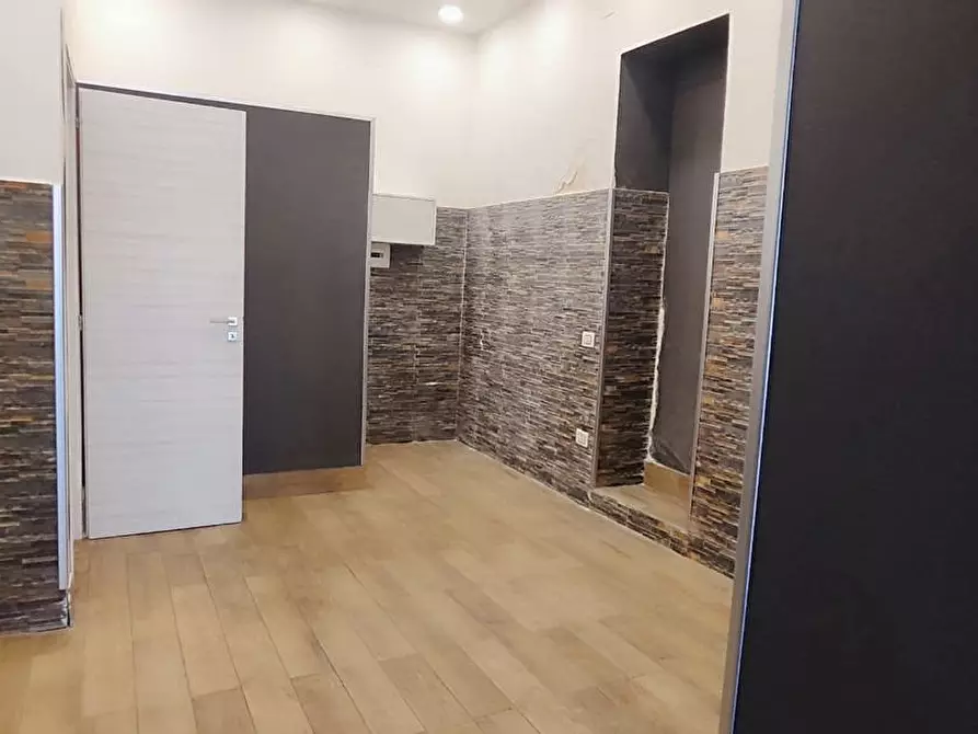 Immagine 8 di Negozio in affitto  in Via brin, 117 a Napoli