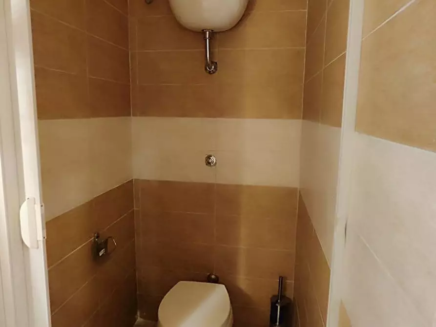 Immagine 10 di Negozio in affitto  in Via brin, 117 a Napoli