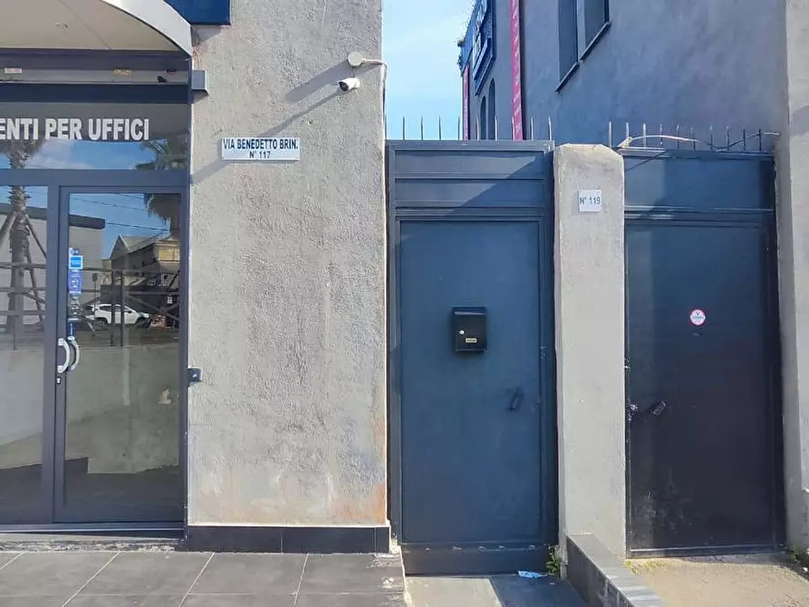 Immagine 2 di Negozio in affitto  in Via brin, 117 a Napoli