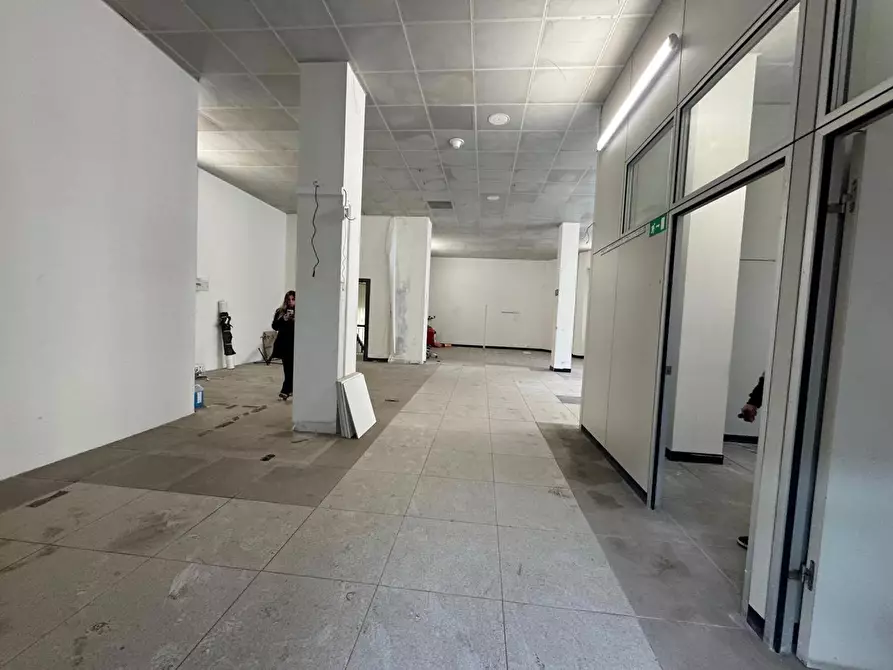 Immagine 12 di Negozio in vendita  in Via Roma, 27 a Iglesias