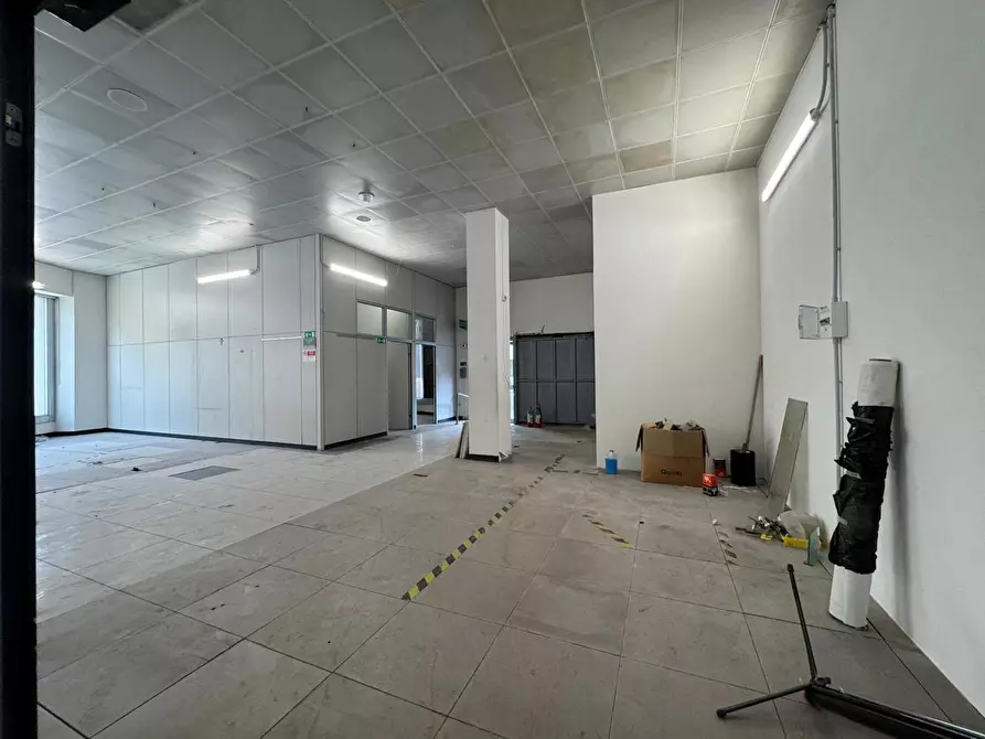 Immagine 11 di Negozio in vendita  in Via Roma, 27 a Iglesias