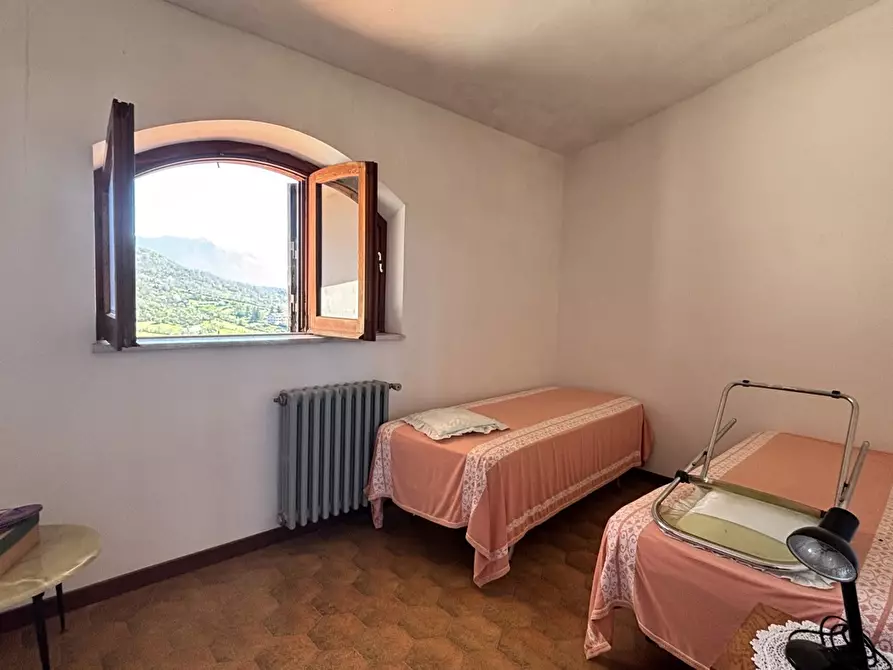 Immagine 11 di Casa bifamiliare in vendita  in Via circonvallazione cerano, 15 a Torre Cajetani