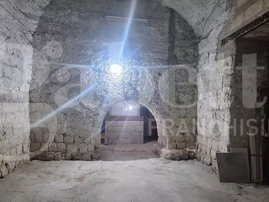 Immagine 12 di Magazzino in vendita  in Via vicoletto pacella ai miracoli a Napoli