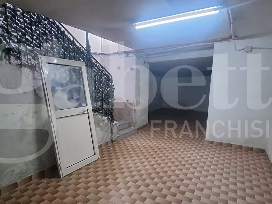 Immagine 6 di Magazzino in vendita  in Via vicoletto pacella ai miracoli a Napoli