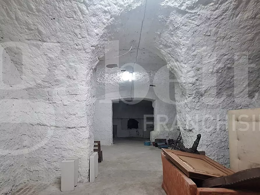Immagine 7 di Magazzino in vendita  in Via vicoletto pacella ai miracoli a Napoli
