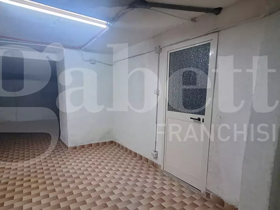 Immagine 5 di Magazzino in vendita  in Via vicoletto pacella ai miracoli a Napoli