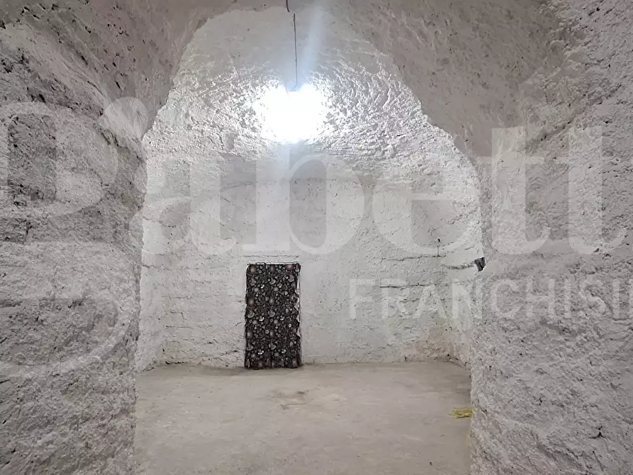 Immagine 9 di Magazzino in vendita  in Via vicoletto pacella ai miracoli a Napoli