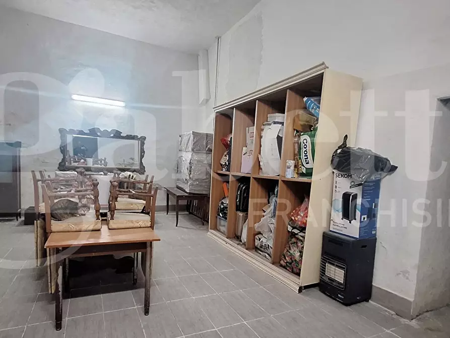 Immagine 8 di Magazzino in vendita  in Via vicoletto pacella ai miracoli a Napoli