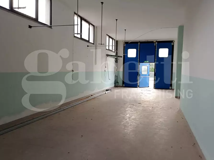 Immagine 15 di Capannone industriale in vendita  in Via Fonte Vecchia, snc a Colledara
