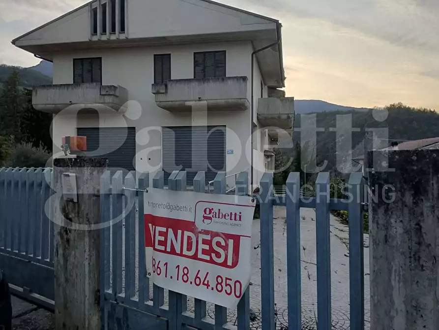 Immagine 1 di Capannone industriale in vendita  in Via Fonte Vecchia, snc a Colledara