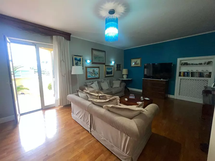 Immagine 17 di Villa in vendita  in Via campagna a Giugliano In Campania