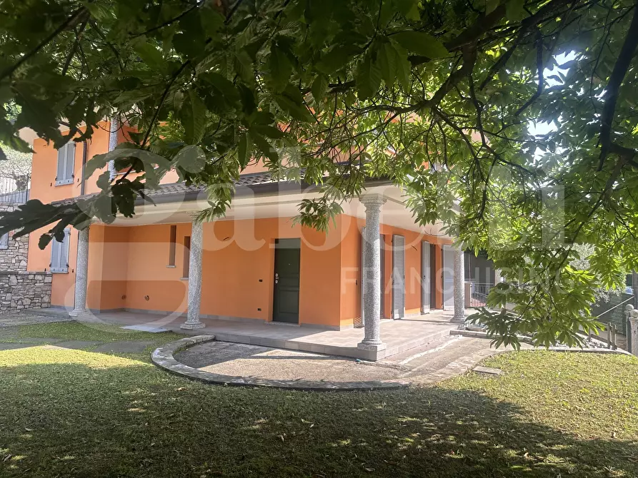 Immagine 26 di Villa in vendita  in Via Parini, 17 a Longone Al Segrino