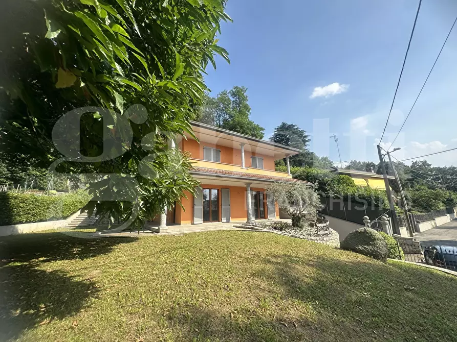 Immagine 9 di Villa in vendita  in Via Parini, 17 a Longone Al Segrino