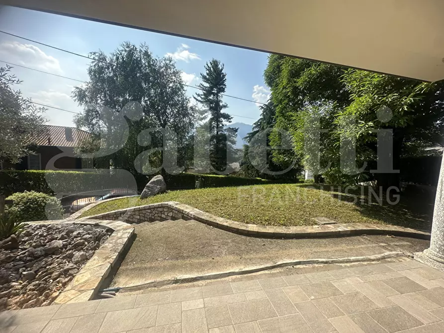 Immagine 4 di Villa in vendita  in Via Parini, 17 a Longone Al Segrino