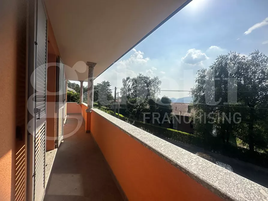 Immagine 10 di Villa in vendita  in Via Parini, 17 a Longone Al Segrino