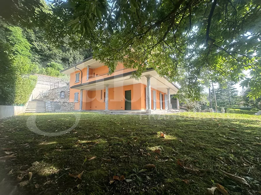 Immagine 27 di Villa in vendita  in Via Parini, 17 a Longone Al Segrino
