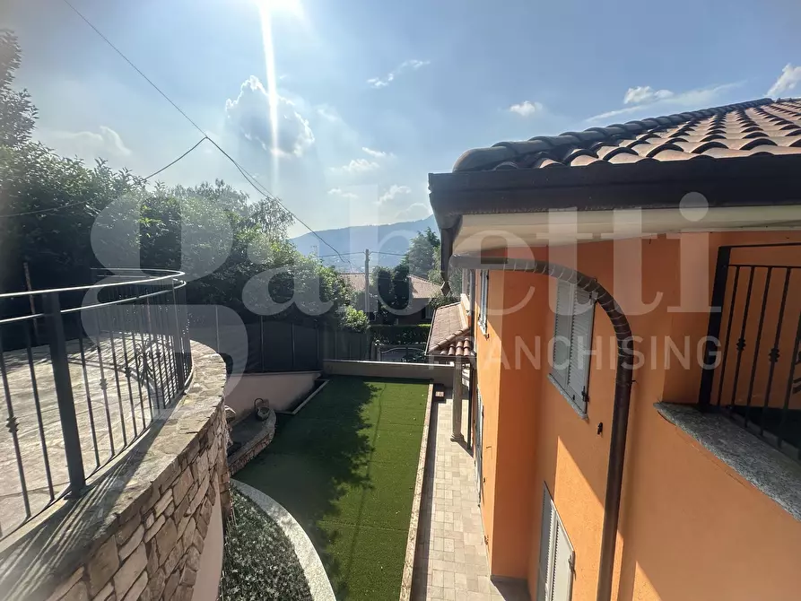 Immagine 12 di Villa in vendita  in Via Parini, 17 a Longone Al Segrino