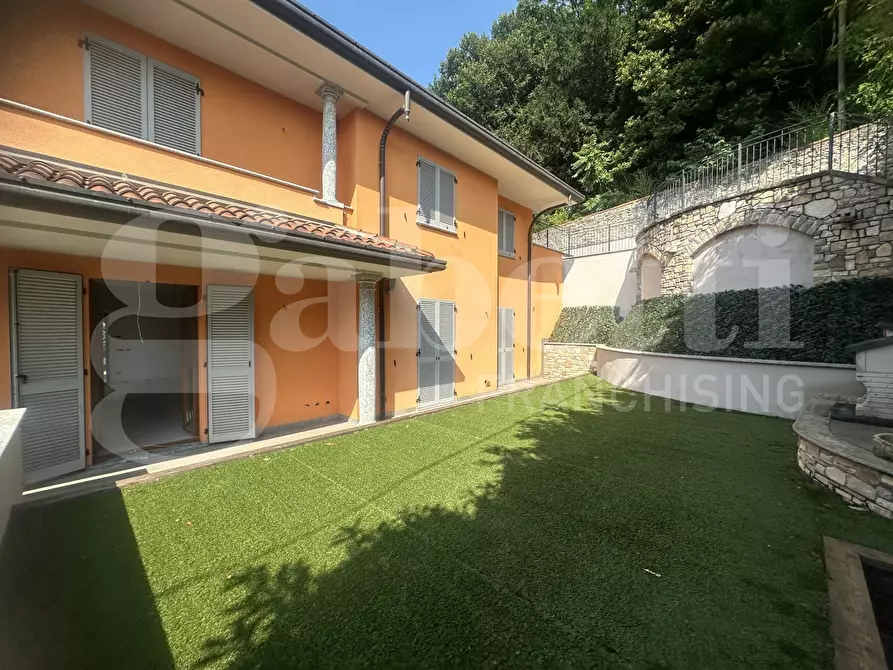 Immagine 11 di Villa in vendita  in Via Parini, 17 a Longone Al Segrino