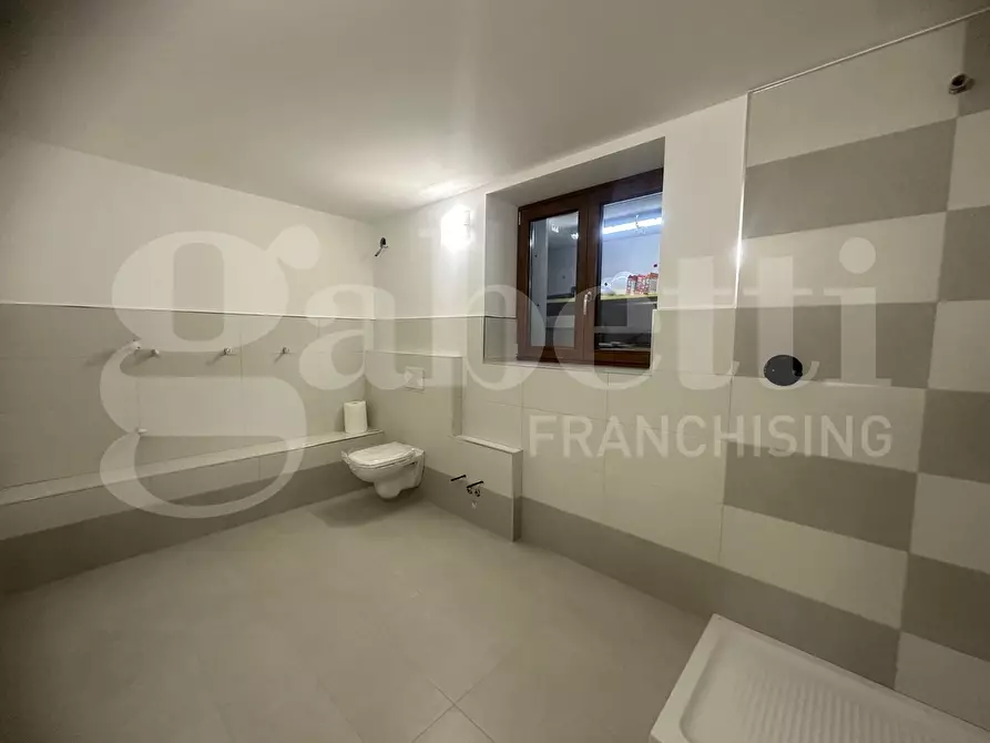 Immagine 14 di Villa in vendita  in Via Parini, 17 a Longone Al Segrino