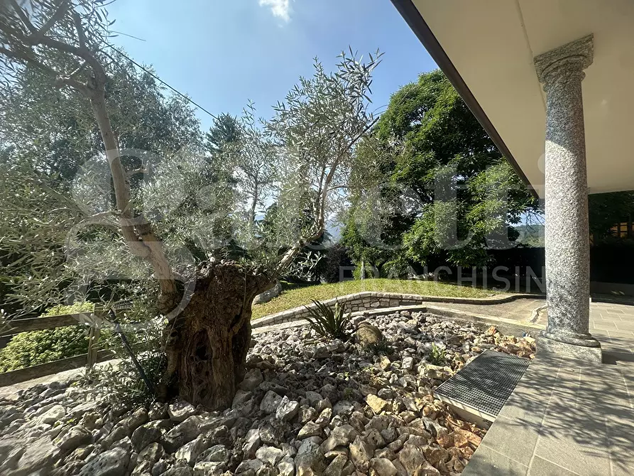 Immagine 6 di Villa in vendita  in Via Parini, 17 a Longone Al Segrino