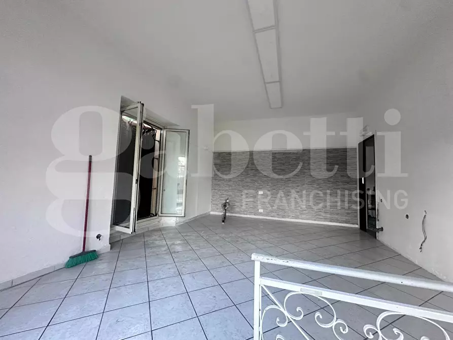 Immagine 12 di Negozio in vendita  in Via VOLTA, snc a Ponte Lambro