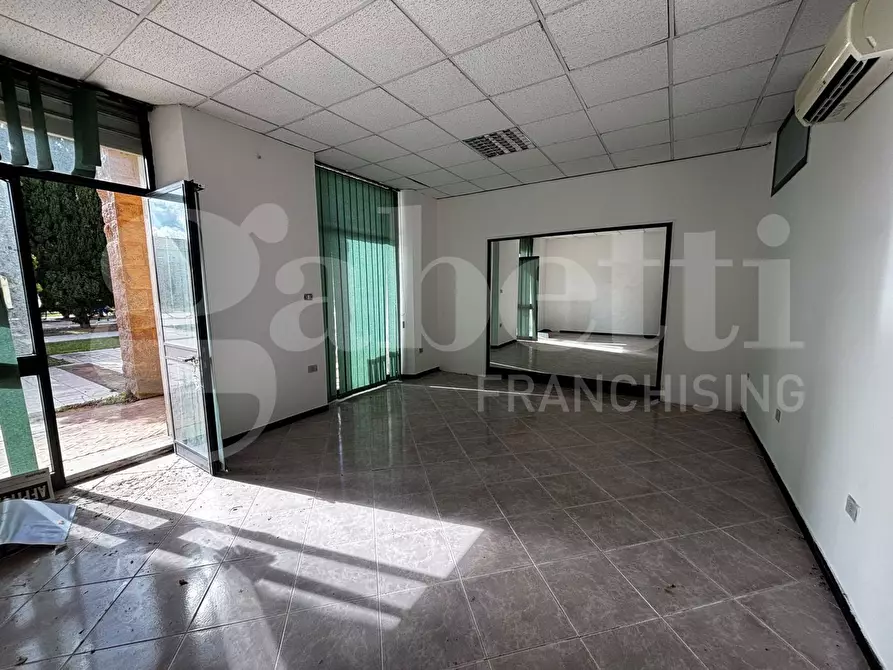 Immagine 4 di Negozio in affitto  in Piazza Venezia, 18 a Carbonia