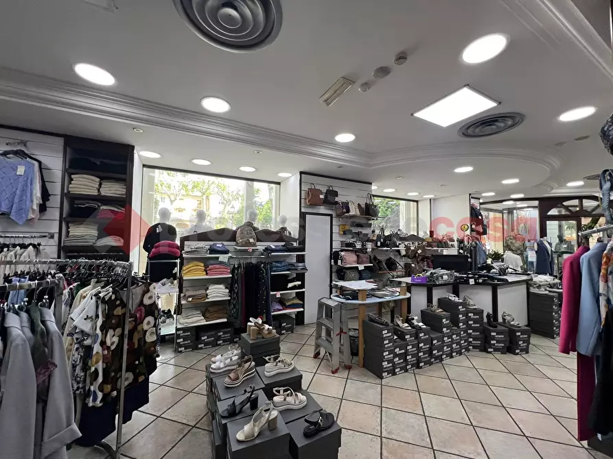 Immagine 9 di Negozio in affitto  in Corso nuova italia, 23 a Fiuggi