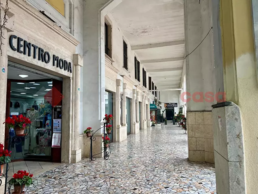 Immagine 2 di Negozio in affitto  in Corso nuova italia, 23 a Fiuggi