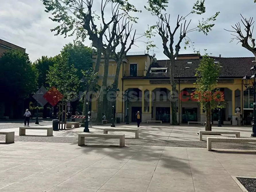 Immagine 20 di Negozio in affitto  in Corso nuova italia, 23 a Fiuggi