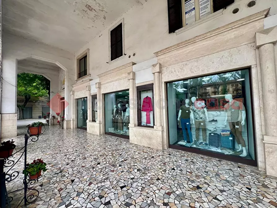 Immagine 13 di Negozio in affitto  in Corso nuova italia, 23 a Fiuggi