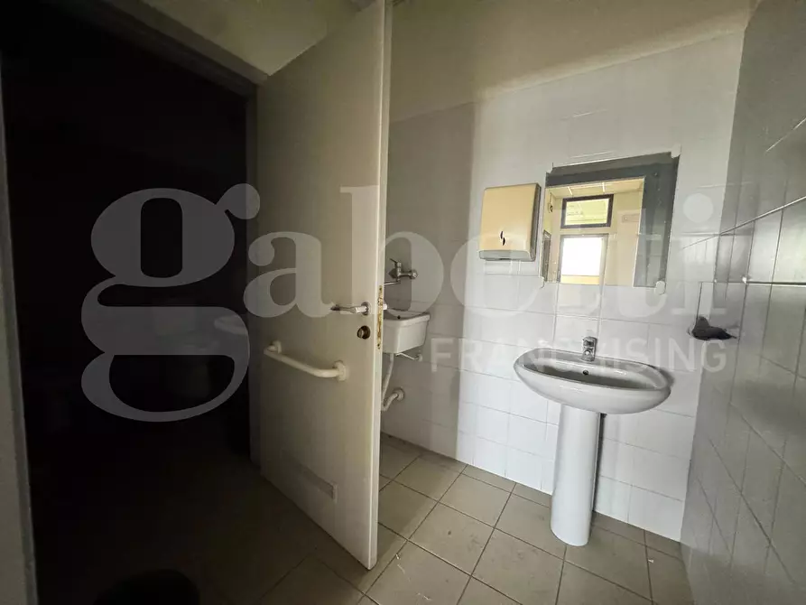 Immagine 14 di Magazzino in vendita  in Via Nazionale, 80 a Bellante