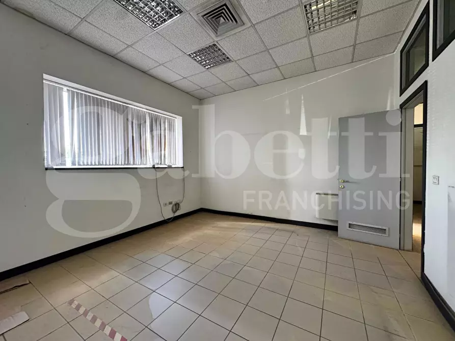 Immagine 8 di Magazzino in vendita  in Via Nazionale, 80 a Bellante