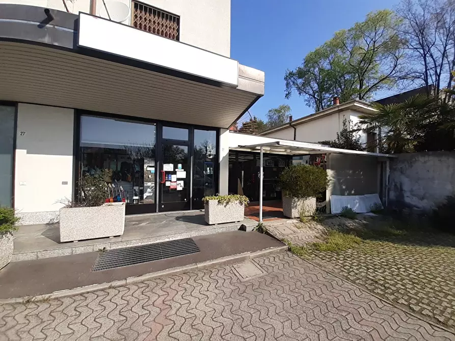 Immagine 1 di Negozio in vendita  in Via dandolo a Legnano