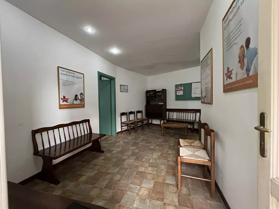 Immagine 1 di Ufficio in vendita  in Viale Guglielmo Marconi, 1 a Amaseno