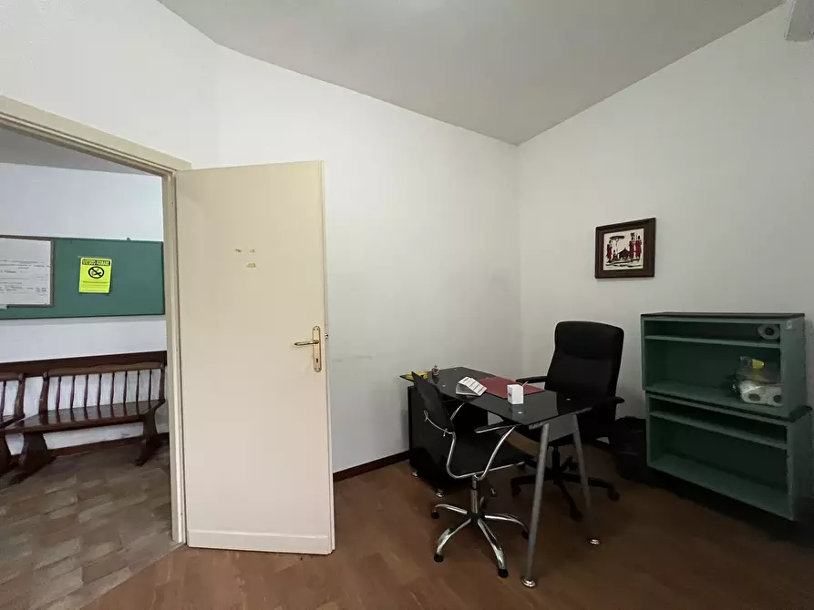 Immagine 4 di Ufficio in vendita  in Viale Guglielmo Marconi, 1 a Amaseno