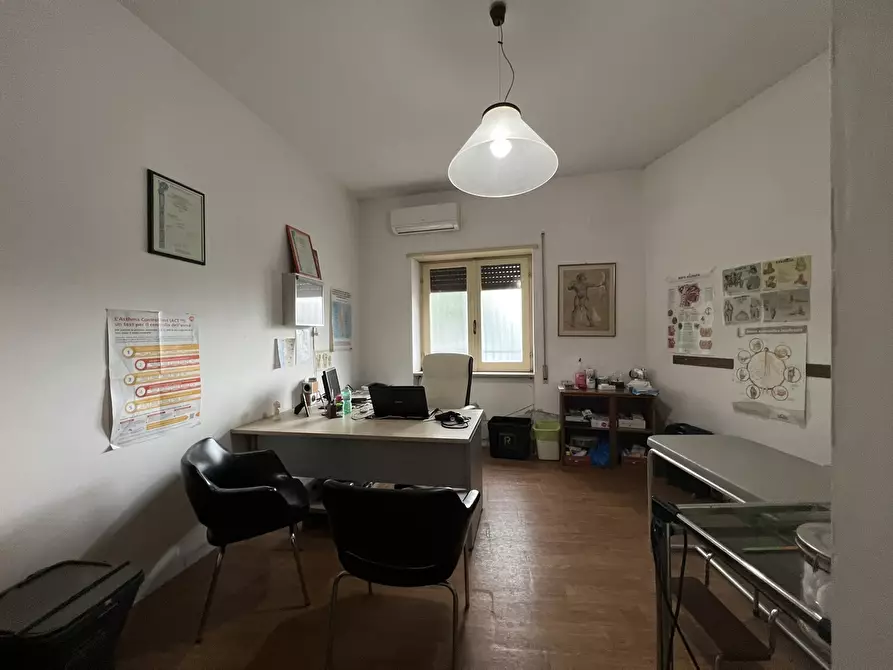 Immagine 5 di Ufficio in vendita  in Viale Guglielmo Marconi, 1 a Amaseno