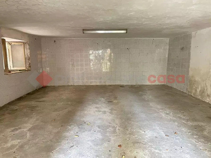 Immagine 5 di Box auto in vendita  in Via enrico toti, 27 a Tivoli