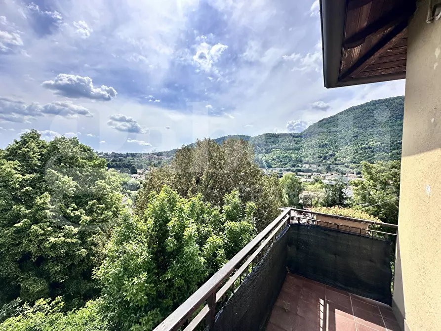 Immagine 32 di Appartamento in vendita  in Via puccini, 1 a Erba